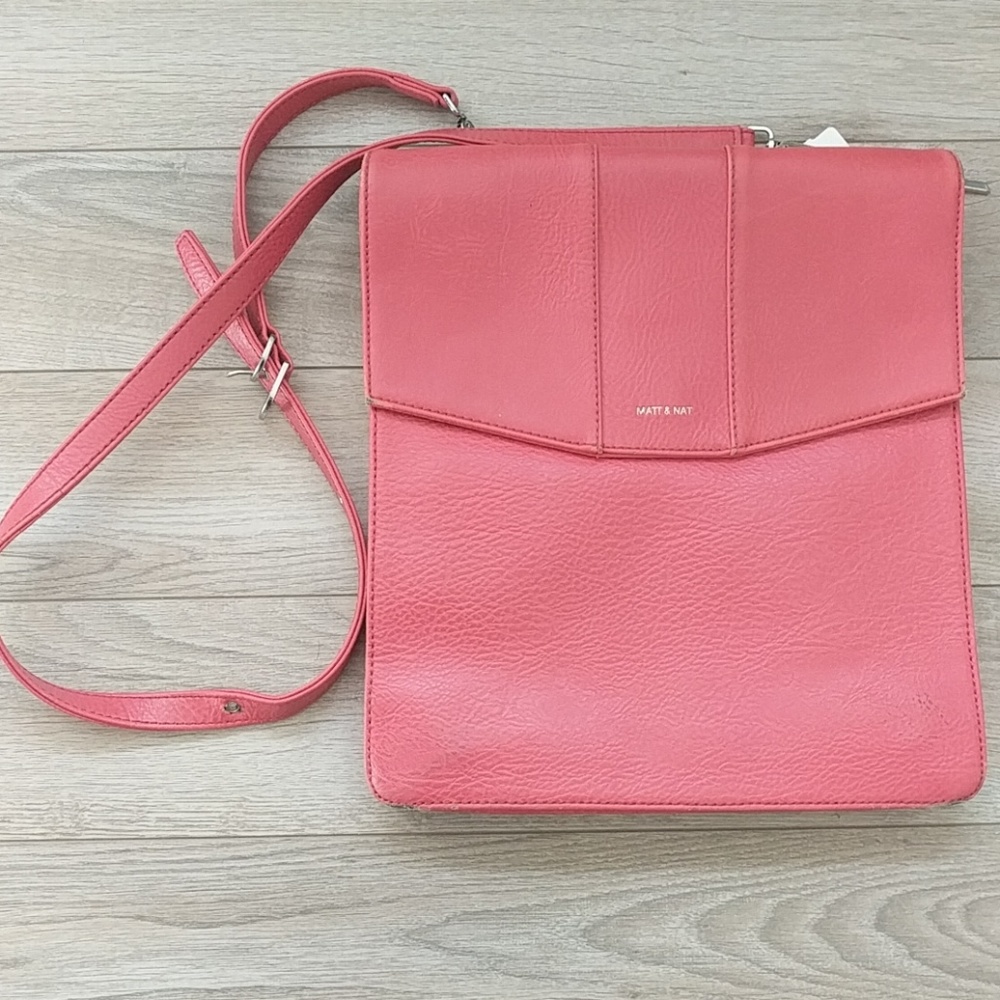 Matt & Nat dwell crossbody purse - coral